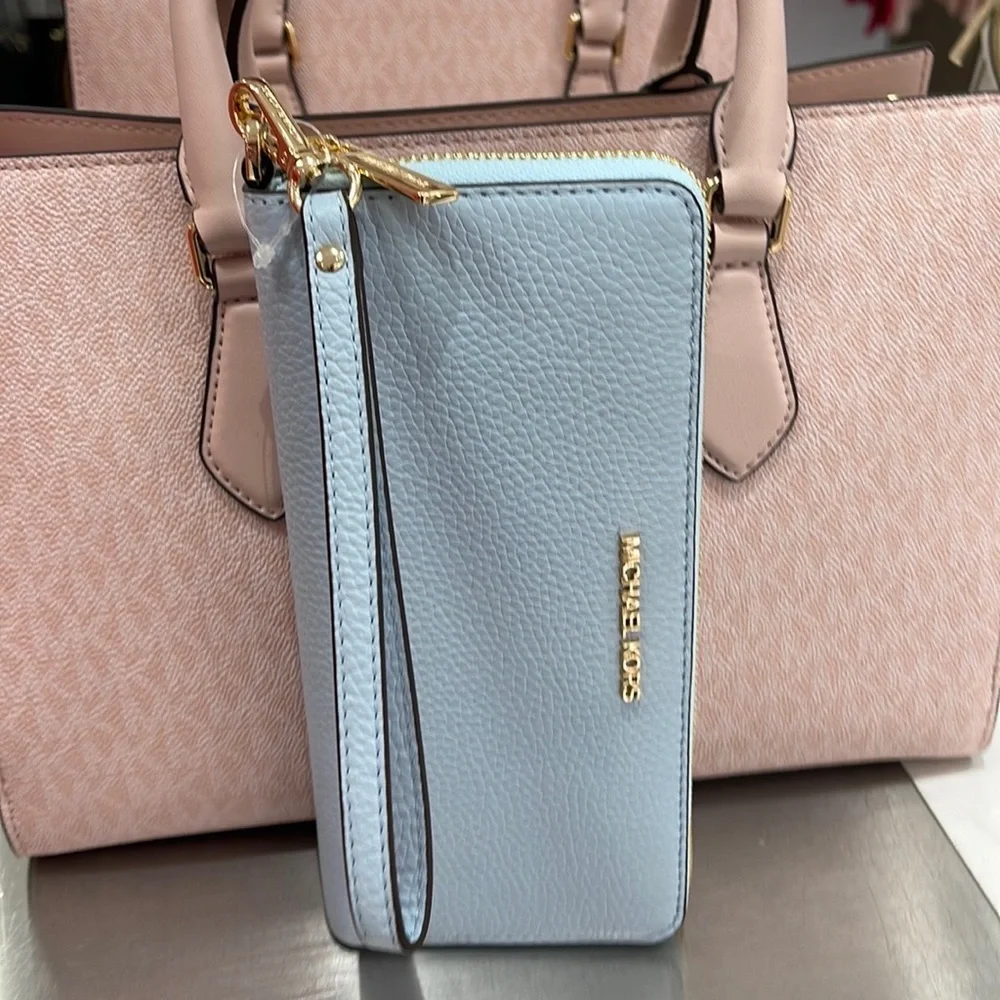 MICHAEL KORS LARGE TRAVEL CONTINENTAL WRISTLET WALLET PHONEHOLDER Vista Blue